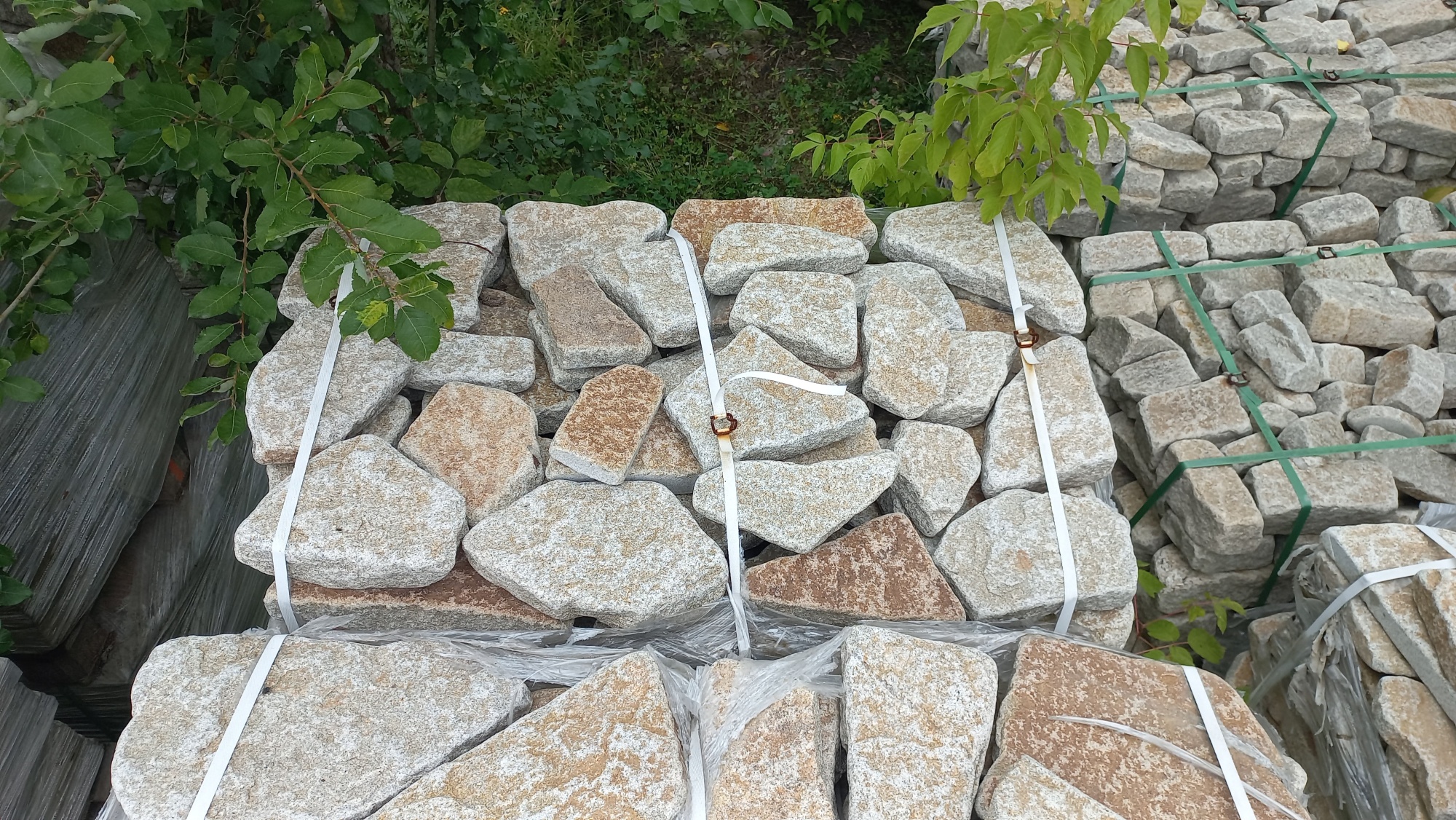 Гранитный плитняк галтованный для мощения купить в Тавде