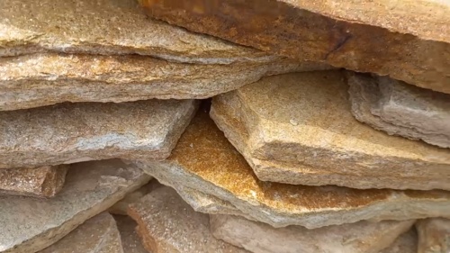 Плитняк златолит жёлтый золотистый для отмостки купить в Тавде