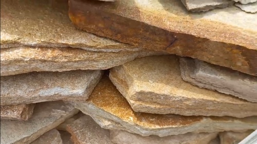 Плитняк златолит жёлтый золотистый для отмостки купить в Тавде