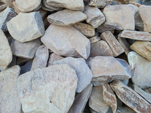 Златолит жёлтый, жёлто-зелёный глыбки и валуны для ланшафтного дизайна купить в Тавде