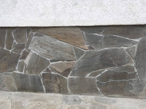 Плитняк златолит Уральский для цоколя, отмостки купить в Тавде