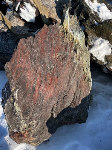 Ландшафтные глыбы красно-фиолетовые 200-1000 килограмм купить в Тавде