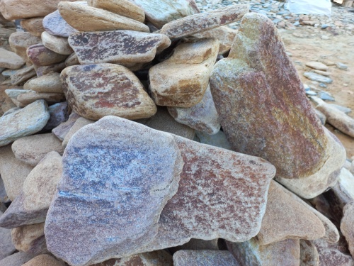 Златолит жёлтый, жёлто-зелёный глыбки и валуны для ланшафтного дизайна купить в Тавде