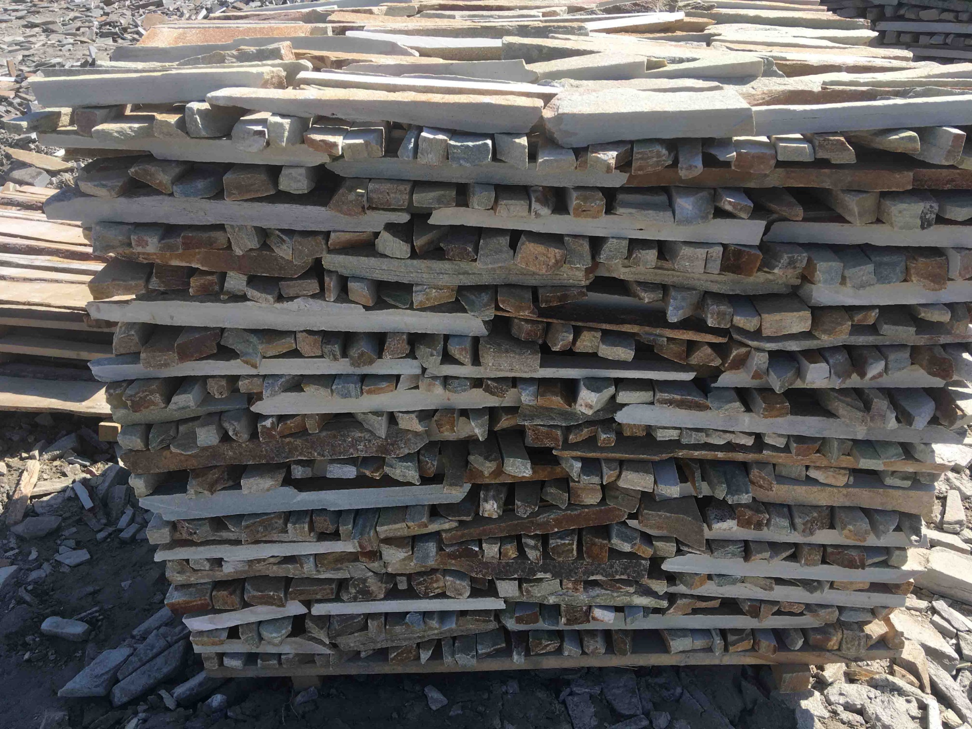 Горбушка златолит золотистый для облицовки купить в Тавде