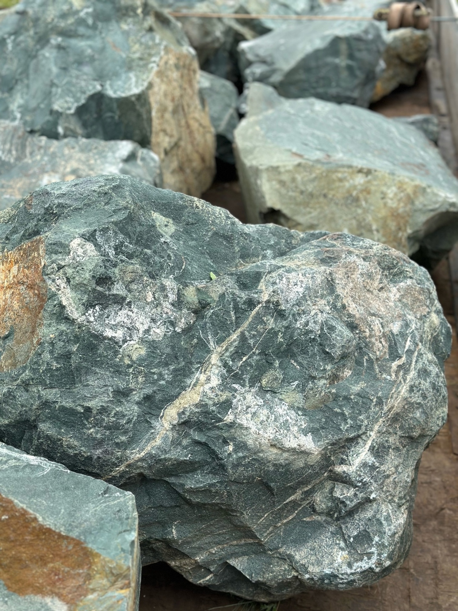 Камни для ландшафтного дизайна зелёные 10-60 килограмм купить в Тавде