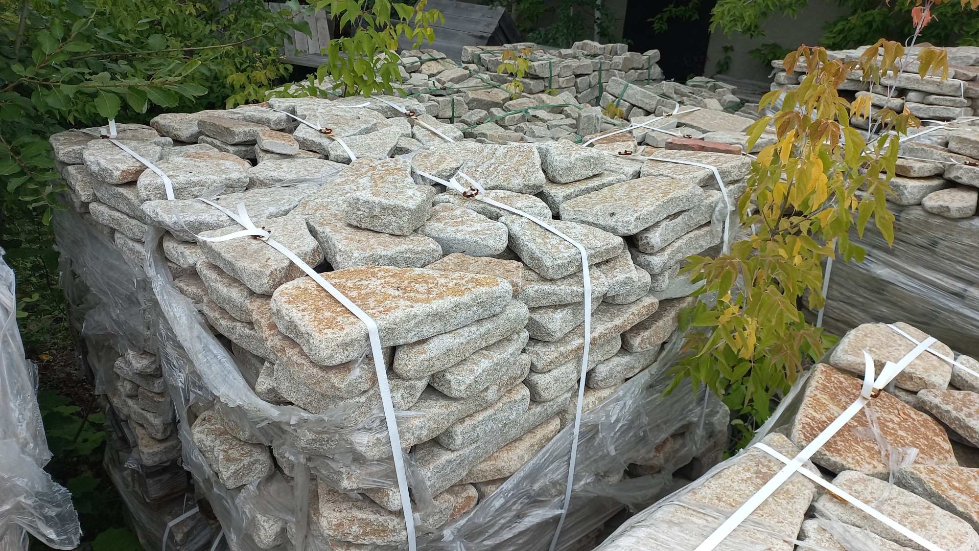 Гранитный плитняк галтованный для мощения купить в Тавде