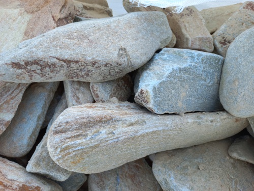 Златолит жёлтый, жёлто-зелёный глыбки и валуны для ланшафтного дизайна купить в Тавде