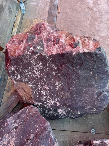 Камни для ландшафтного дизайна красно-фиолетовые 10-60 килограмм купить в Тавде