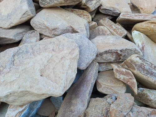 Златолит жёлтый, жёлто-зелёный глыбки и валуны для ланшафтного дизайна купить в Тавде