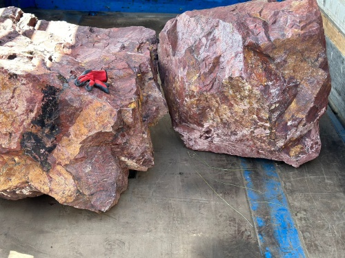 Ландшафтные глыбы красно-фиолетовые 200-1000 килограмм купить в Тавде