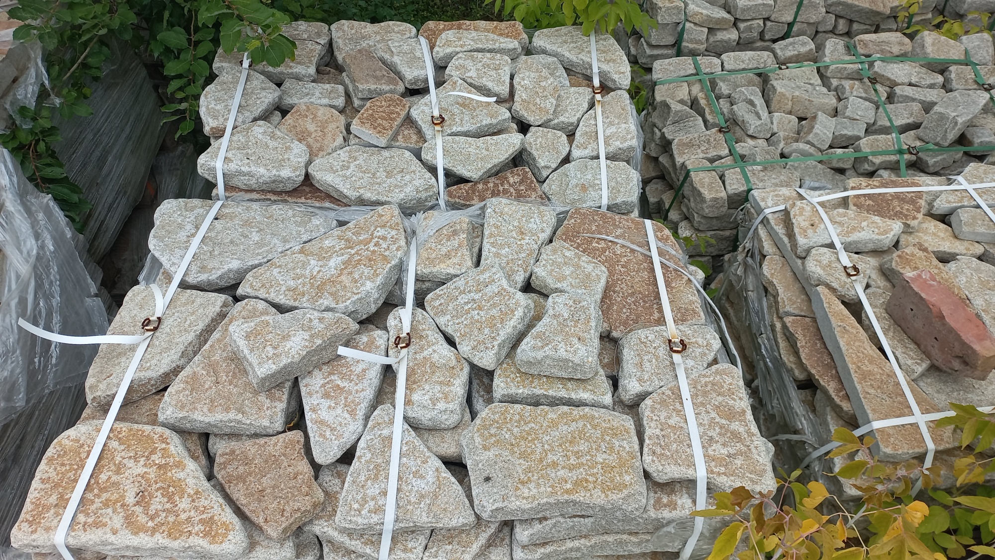 Гранитный плитняк галтованный для мощения купить в Тавде