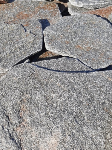 Златолит серебристый галтованный для лестниц купить в Тавде